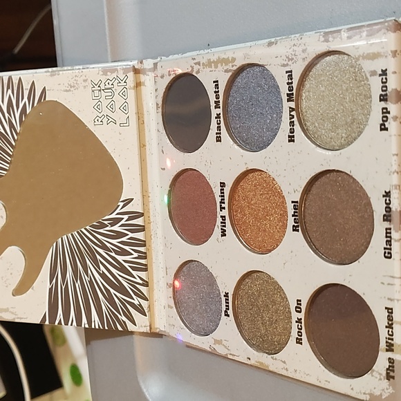 Make up - Picture 2 of 2